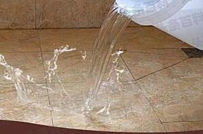 大姚漏水维修 免砸砖防水材料该如何施工